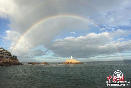 浙江舟山東極島現(xiàn)“雙彩虹”美景