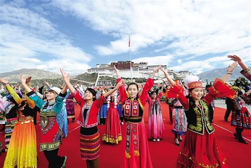 “日子越過越幸?！薄鞑卮頍嶙h民生改善