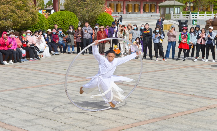 國(guó)潮之風(fēng)火熱來襲 2021年龍口南山春季廟會(huì)開幕