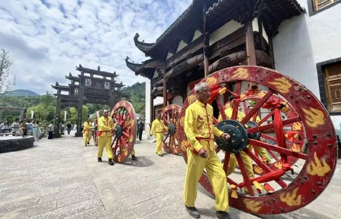 新中式旅游出圈，海絲古城國(guó)潮風(fēng)起